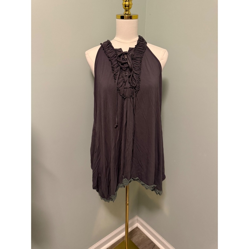 POL‎ Clothing Charcoal Gray Ruffle Halter Top Lace Up Crochet Trim Sharkbite Hem